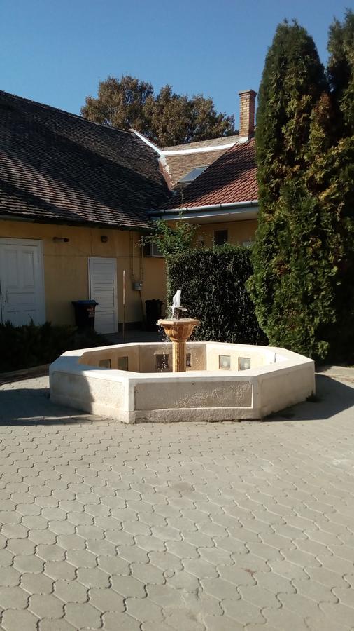 Hangulat Vendeghaz Apartmanok オロシュハーザ エクステリア 写真
