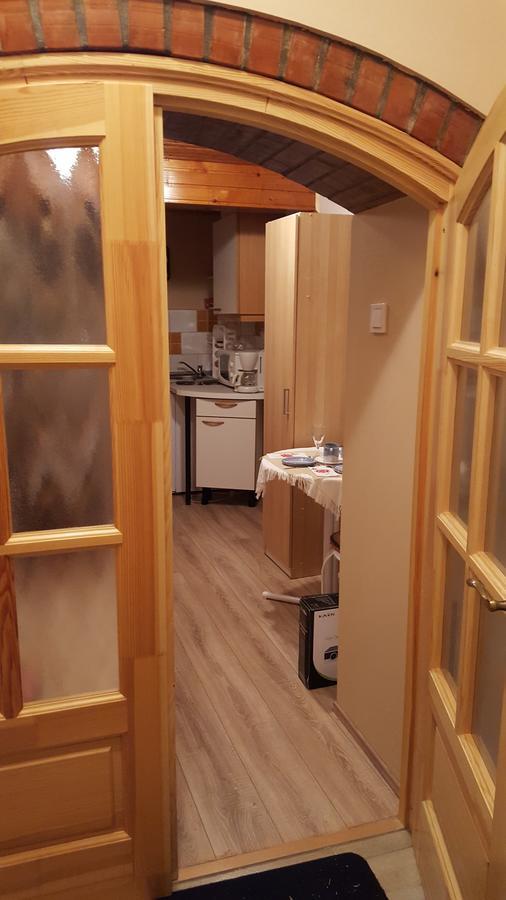 Hangulat Vendeghaz Apartmanok オロシュハーザ エクステリア 写真
