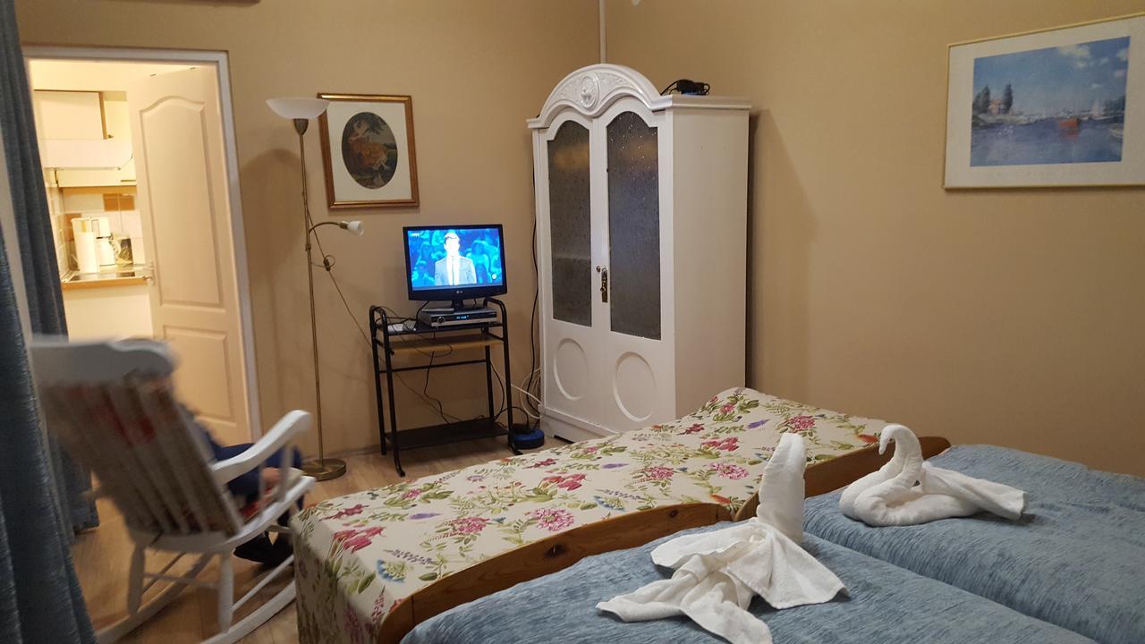 Hangulat Vendeghaz Apartmanok オロシュハーザ エクステリア 写真
