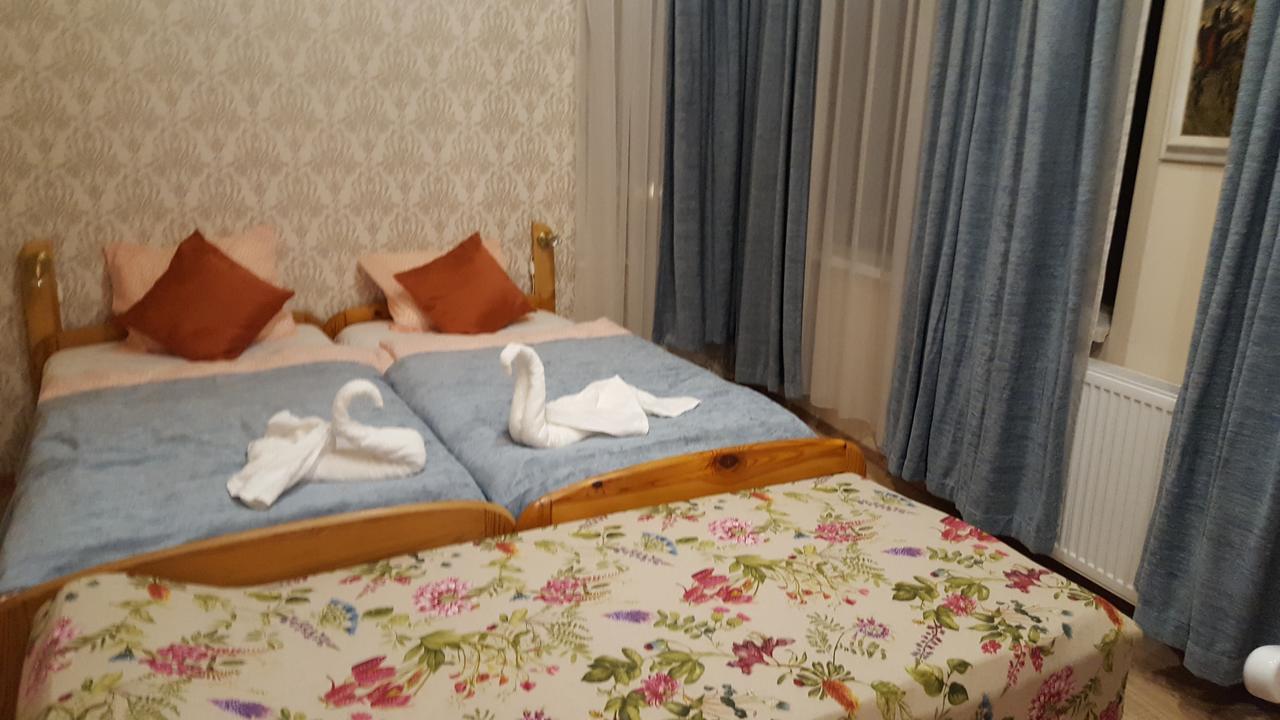 Hangulat Vendeghaz Apartmanok オロシュハーザ エクステリア 写真