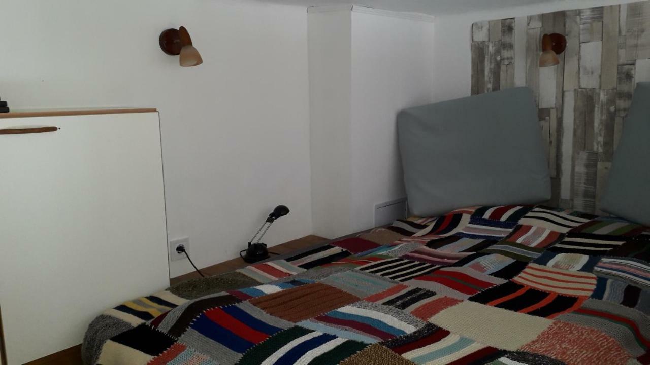 Hangulat Vendeghaz Apartmanok オロシュハーザ エクステリア 写真