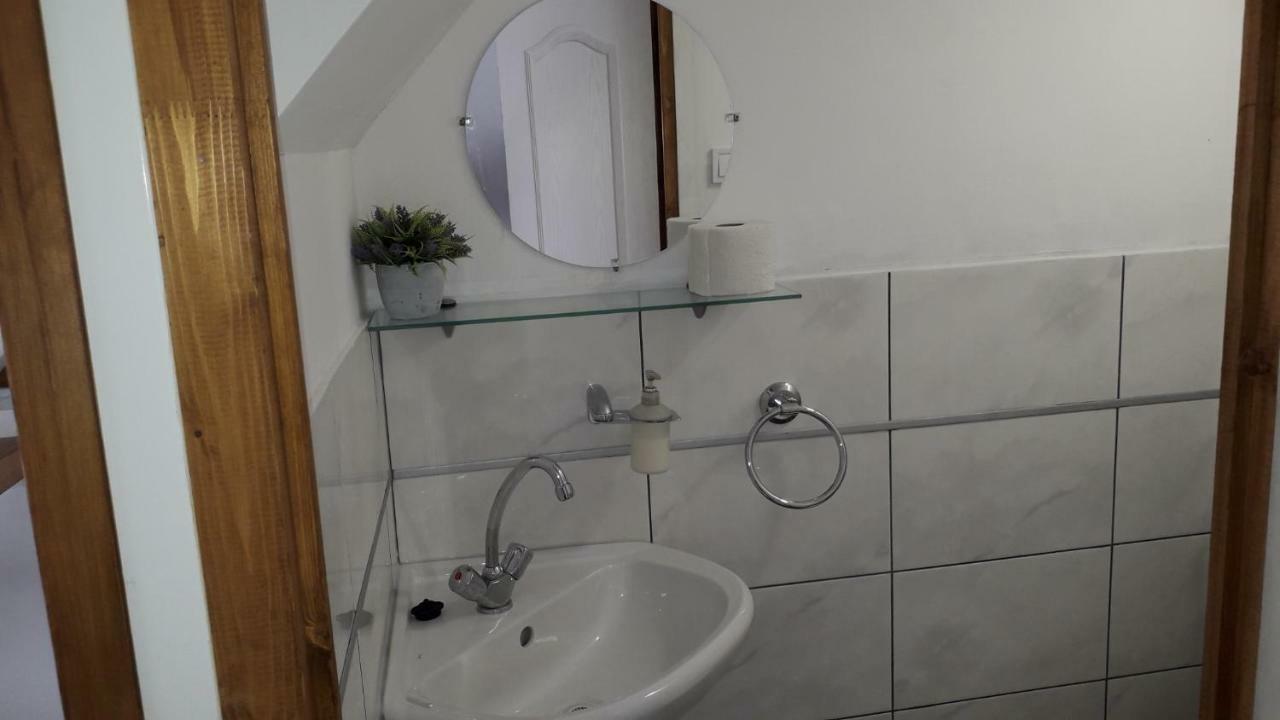 Hangulat Vendeghaz Apartmanok オロシュハーザ エクステリア 写真