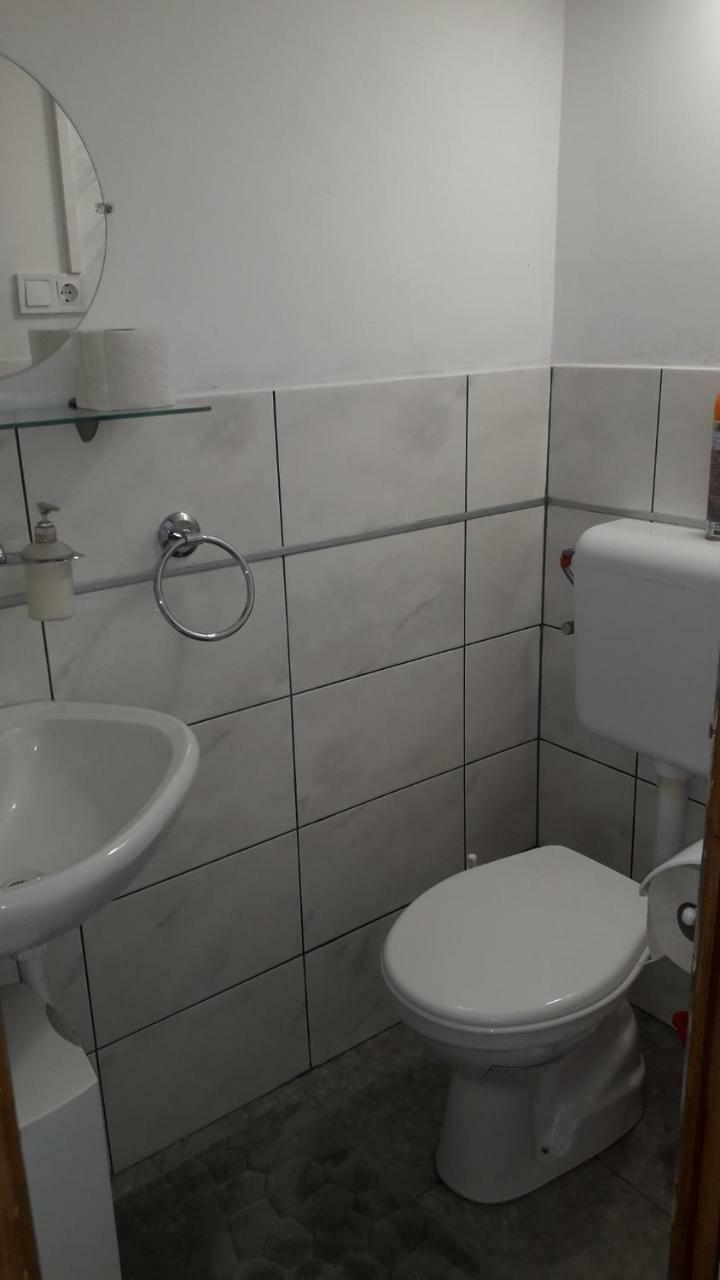 Hangulat Vendeghaz Apartmanok オロシュハーザ エクステリア 写真