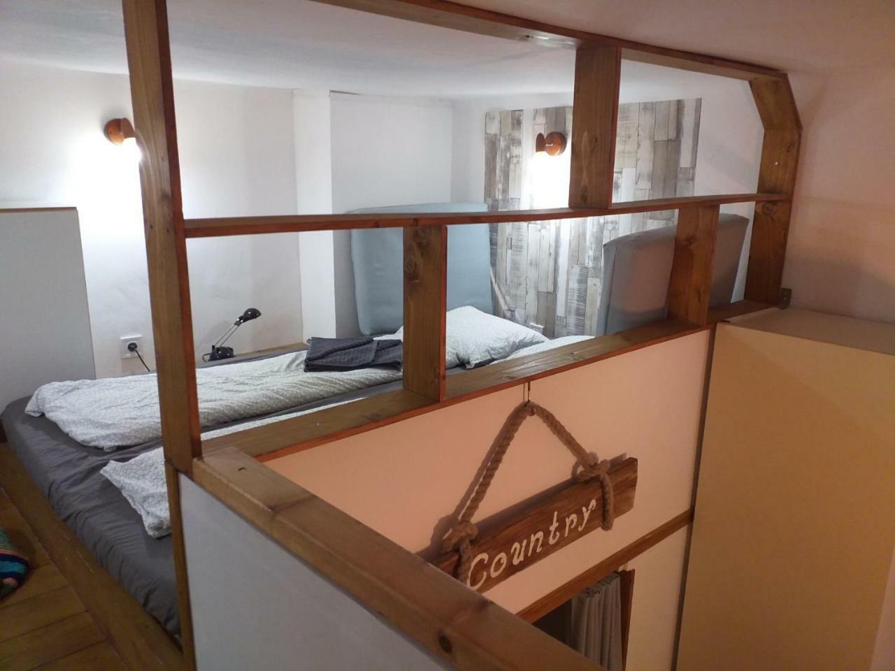Hangulat Vendeghaz Apartmanok オロシュハーザ エクステリア 写真
